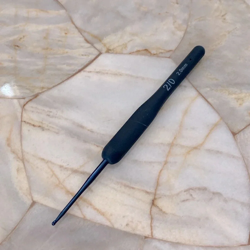 Crochet‎ Needle Black 2.0 mm